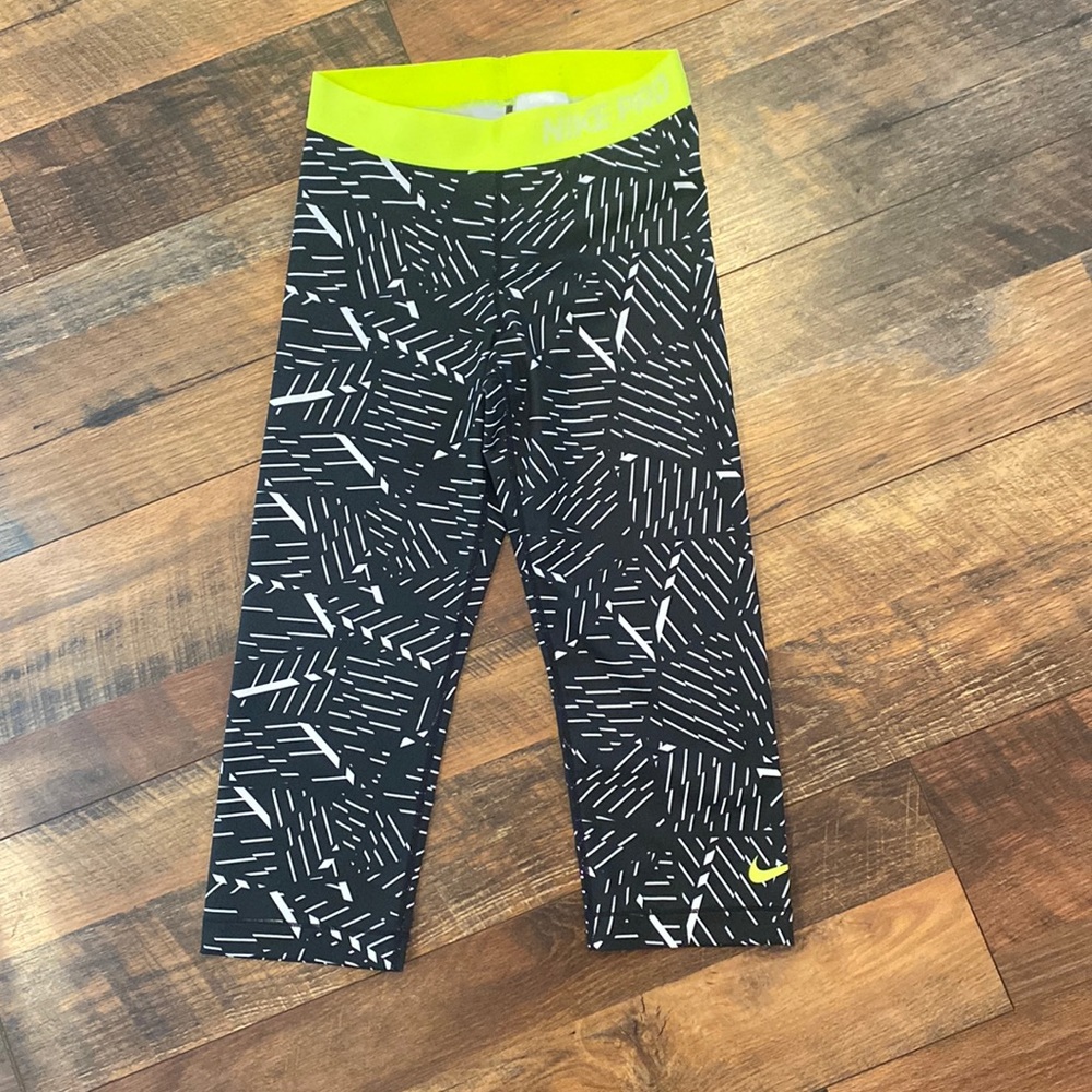 Woman’s size small Nike capri leggings